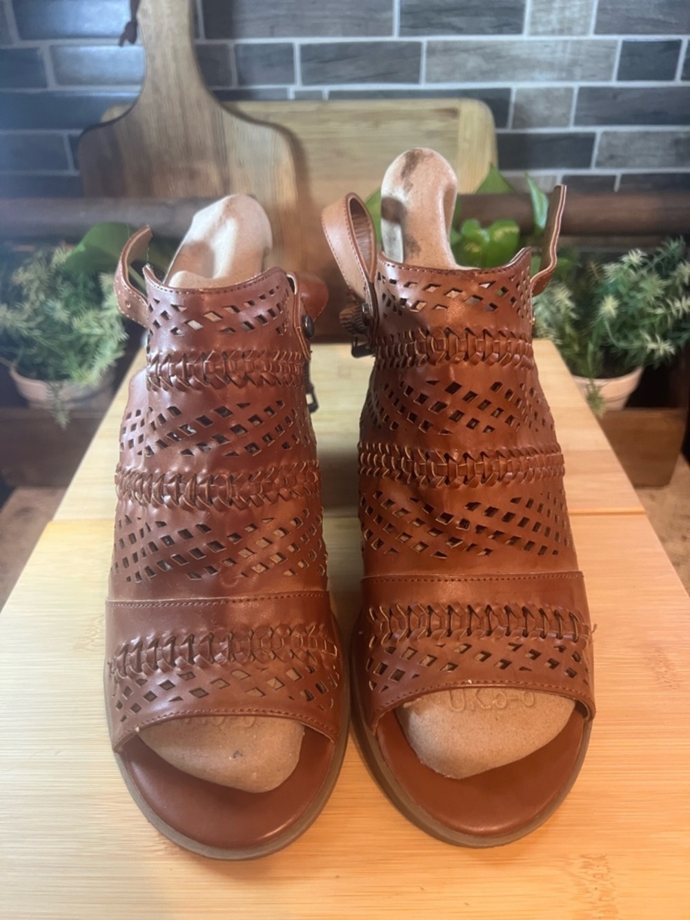 American Eagle Outfitters Tan Woven Leather Open-Toe Sandals